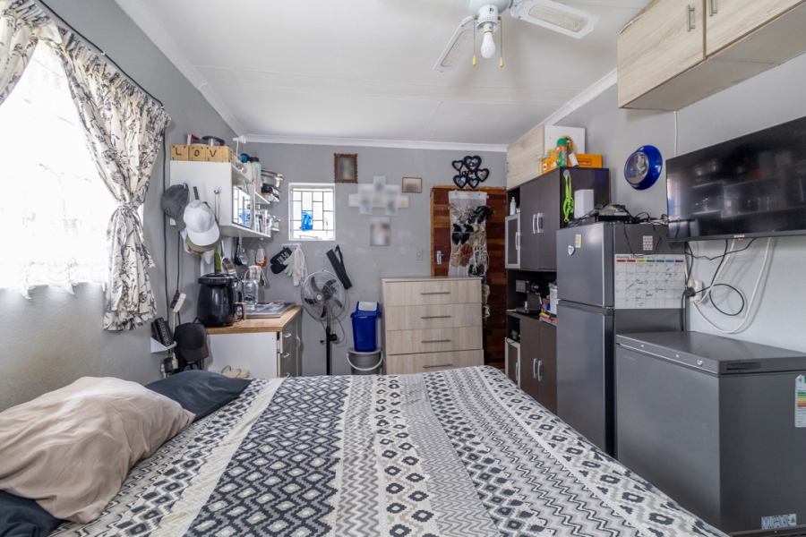 8 Bedroom Property for Sale in Ifafi North West